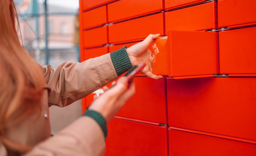 paketskåp såsom detta skall ej förväxlas med fastighetsboxar eller postboxar vilka är användarens eget ansvar och dit posten delas ut till en enda mottagare paketboxar däremot används vid e-handel