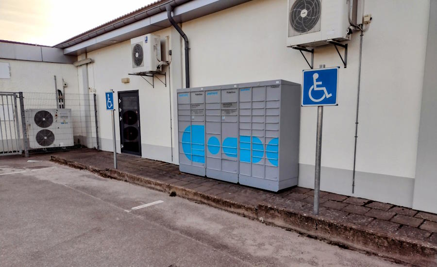 PostNord Paketbox monterad i anslutning till en Lidl-butik dessa paketskåp finns utspridda överallt i samhället vilket gör det otroligt smidigt med leveranser i lagom storlek